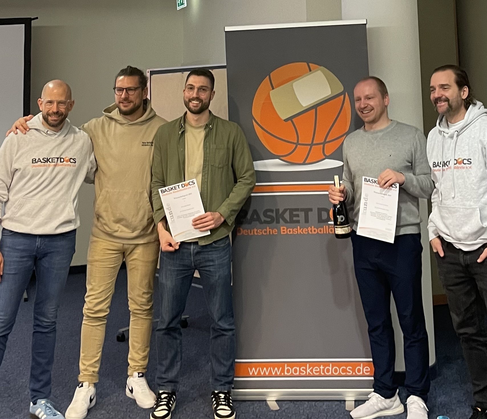 Team mit Urkunden